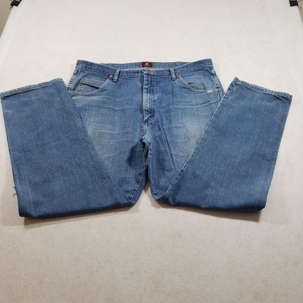 Wrangler Men’s Relaxed Jeans medium wash relaxed fit denim work pants…